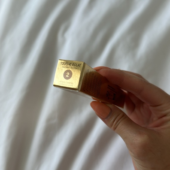 YSL Touche Éclat Awakening Concealer Click Pen- 2 Luminous Ivory - Picture 7 of 12